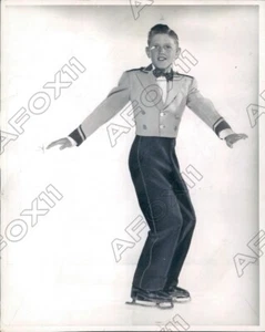 1948 Skater Richard Dwyer erscheint in Zeiten Eis Karneval Pressefoto - Bild 1 von 2