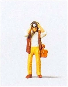 PR28021 OO/HO Gauge Photographer - Picture 1 of 1