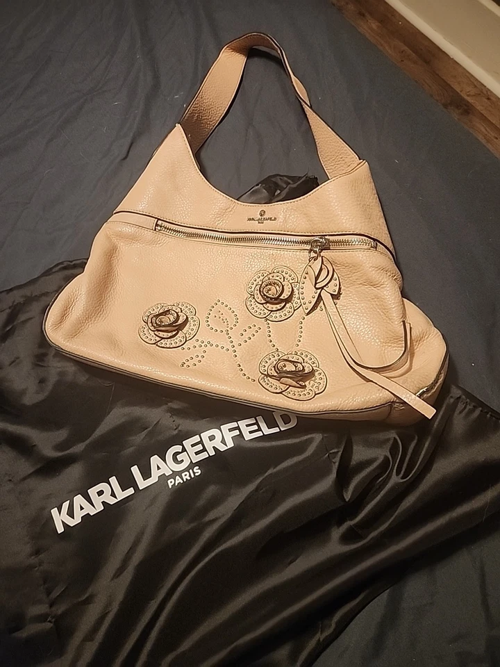 Bolso de mano Karl Lagerfeld rosa polvorienta con plumero Foto 1 de 4
