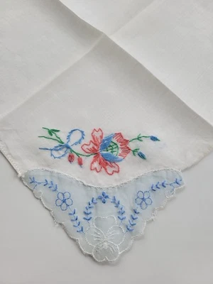 Pañuelo vintage para dama bordado azul floral con diseño de esquina Foto 1 de 4