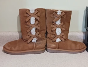 Girl’s KoolaBurra By Ugg Fur Lined Boots Size 4 pre-owned - Picture 1 of 5