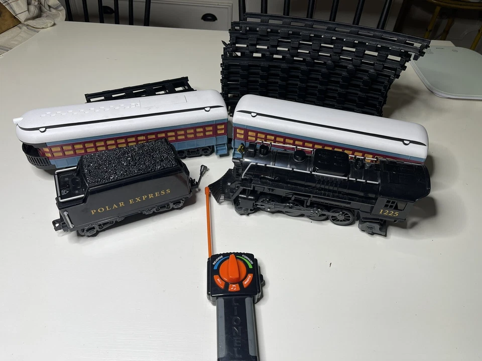 Lionel 7-11176 The Polar Express G Gauge Steam Train Set almost complete WORKS - Image 1 of 4