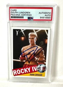 Dolph Lundgren Drago Autographed ROCKY IV 1985 Style Card PSA/DNA Auth Auto - Bild 1 von 2