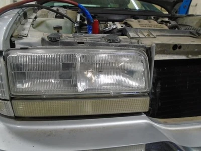 Faro derecho pasajero con borde negro compatible con 91-93 Park Avenue 1418886 Foto 1 de 4