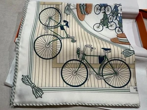 Hermes Les Becanes Schal 45 Seidentuch Gavroche Beige Etikett Karton Gebraucht. - Bild 1 von 7
