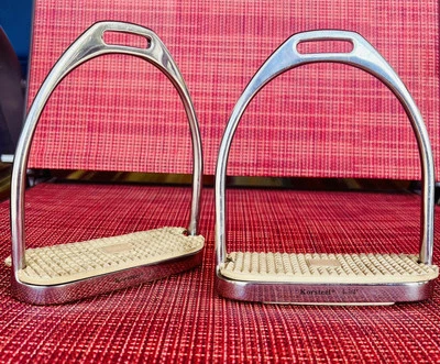 Стремена айроны Korsteel 4-3/4, лошадь, английская верховая езда - Изображение 1 из 2