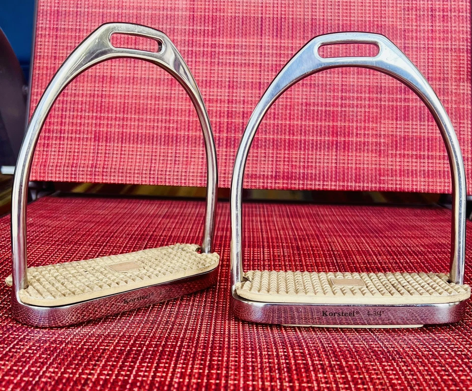 Стремена айроны Korsteel 4-3/4, лошадь, английская верховая езда - Изображение 1 из 2