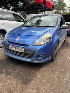 2009 Renault Clio Gt Headlight Bonnet Bumper Breaking Whole Vehicle - Picture 1 of 3