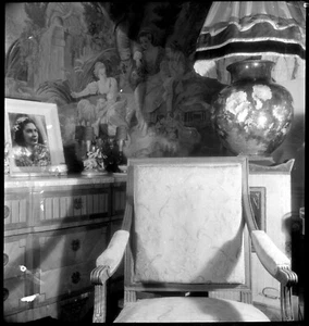 Intérieur appartement mobilier portrait tapisserie ancien négatif photo an. 1950 - Picture 1 of 1