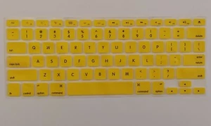 (A) Copritastiera gialla MacBook versione USA. Leggi descrizione completa - Afbeelding 1 van 1