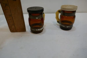 Vintage schlichter brauner Glasbecher geformt Salz & Pfefferstreuer - Bild 1 von 4