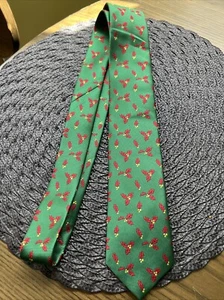 Christmas Neck Tie Mens Green Necktie Holly Leaves And Berries Tie - Picture 1 of 14