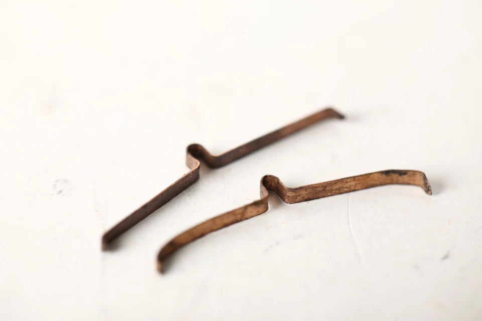 Piko H0 Ersatzteil für Diesellok  V 100 001 DR blau  2 Kontakte Federn (337825) - Bild 1 von 1