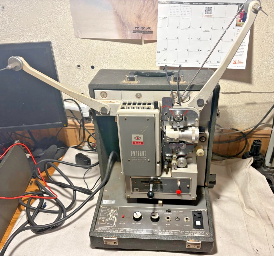 Projetor de Som KODAK Pageant AV-126-TR 16mm com Estojo - Bom Estado de Funcionamento - Imagem 1 de 4