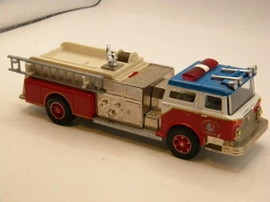 CORGI #52002 1/50 O GAUGE MACK CF PUMPER TRUCK LIONEL CITY FIRE CO. LTD  - Picture 1 of 8