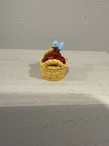 Fröhlicher Miniatur Korb mit Äpfeln Bluebird Punze 1996 - Herbst Schmuck Regal - Bild 1 von 7
