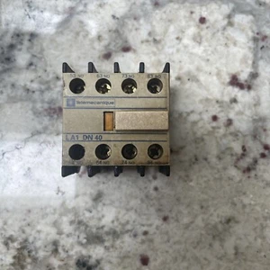 TELEMECANIQUE LA1DN40 AUX CONTACT BLOCK - Picture 1 of 3