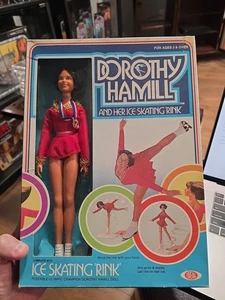 IDEAL 1977 Gold Medal Olympian Dorothy Hamill W/ Skating Rink 11" New In Box - Picture 1 of 2