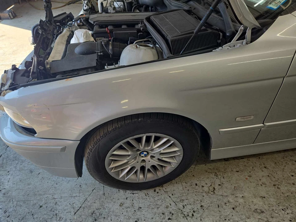 Fender BMW 530I Left 01 02 03 — 第 1/3 张图片