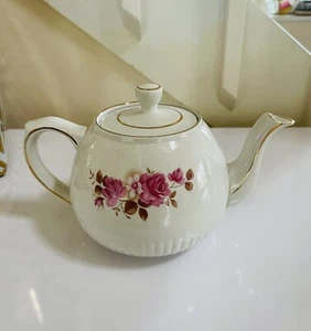 Vintage Victorian Style Teapot - Wood & Sons England Ellgreave - Picture 1 of 8