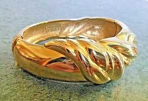 Vintage Bangle Bracelet Gold Tone Snap Closure Solid 7" Artful Design Secure  - Picture 1 of 11
