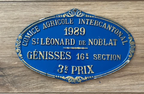 Vintage French Blue Agricultural Award Plaque 1989 3rd Place Heifers Cover