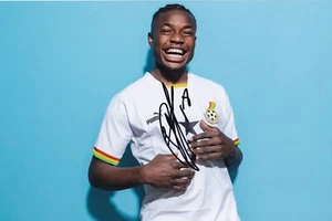 Football - Abdul Fatawu - Hand Signed 12x8 Inch Photograph - Ghana - COA - Picture 1 of 1
