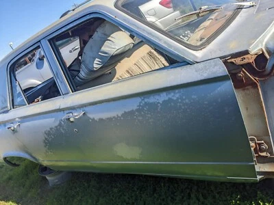 Plymouth Valiant 1966 4 puertas poste puerta delantera derecha carcasa OEM Foto 1 de 4