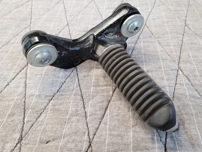 98-06 Suzuki GSX600F Katana lateral derecho estriba delantera Foto 1 de 4