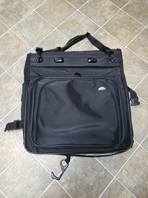 Samsonite Deluxe Bi- Fold  Carry On Garment Bag. 22×22 When Folded. - Image 1 of 4