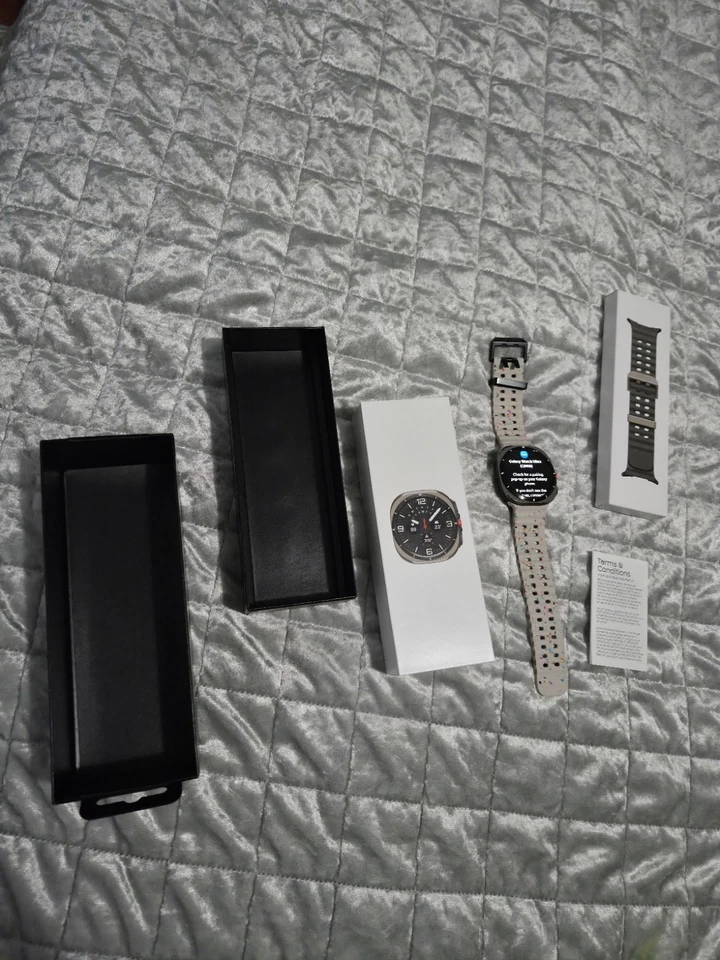 Reloj inteligente Samsung Galaxy Watch Ultra 47 mm LTE titanio plateado Foto 1 de 4