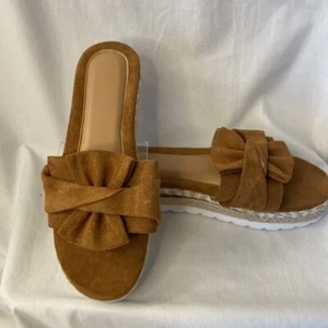 StyleWe ~ Women's Size 7 Brown Low Wedge~Platform Sandals w/ Bow Details - Picture 1 of 7