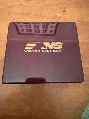 Juego de 4 montañas rusas de vidrio con caja de almacenamiento Norfolk Southern Railway Foto 1 de 4