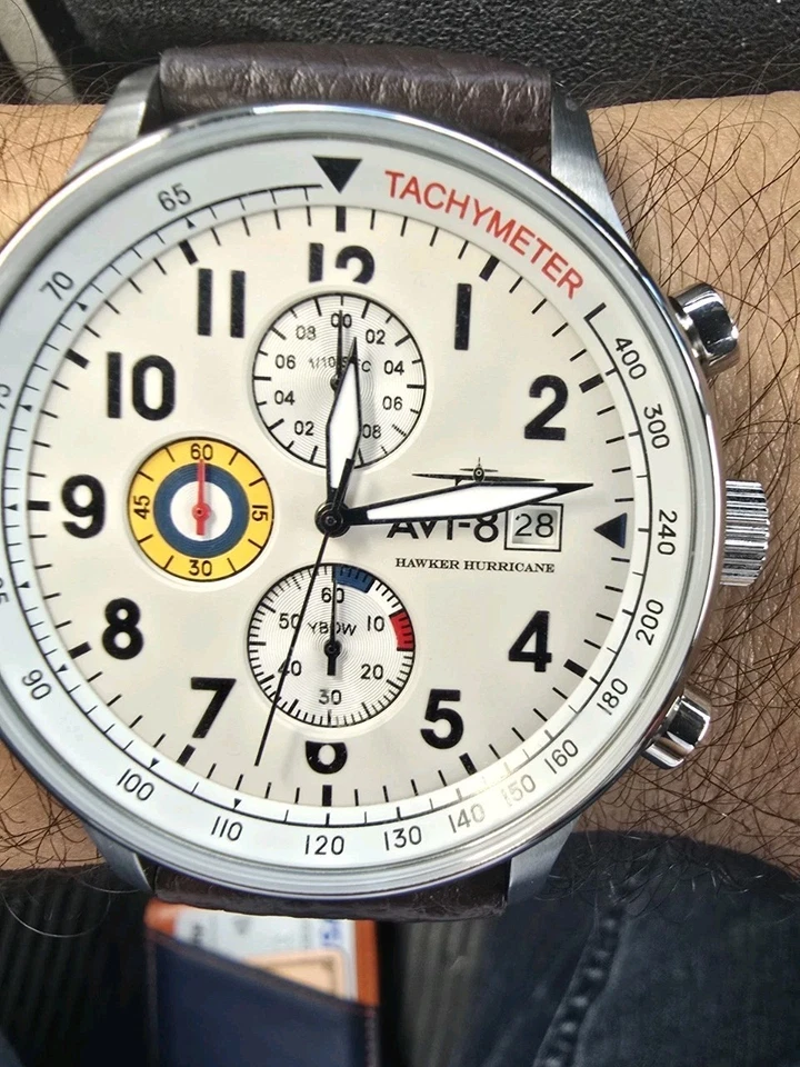 Relógio masculino usado AVI-8 Hawker Hurricane cronógrafo mostrador branco quartzo AV-4011-01 - Imagem 1 de 1