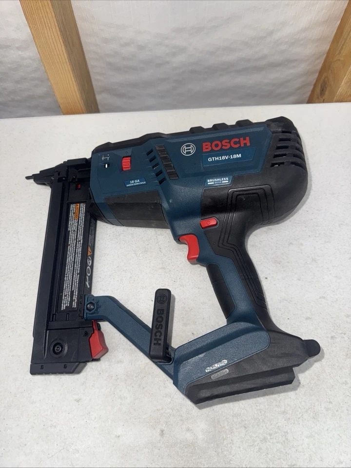 Grampeador sem fio Bosch GNH18V-18M 18V *CAIXA ABERTA* 3601D82510 - Imagem 1 de 4