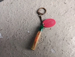 VINTAGE PINUP NAKED NUDE LADY WOMEN KEYCHAIN - Picture 1 of 5