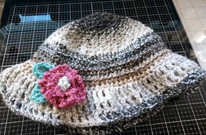 Cappello invernale donna all'uncinetto - Foto 1 di 2