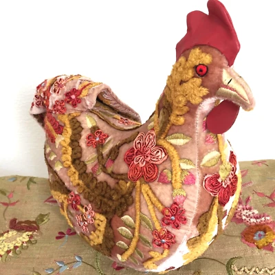ANKE DRECHSEL HOPE Rooster Big Old Rose Embroidery Silk Velvet Hahn Kissen Rosa - Bild 1 von 4
