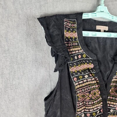 Wonderly Curvy Woman Top 1X Black Embroidered Front VNeck Ruffle Cap Sleeve EUC - Image 1 of 4