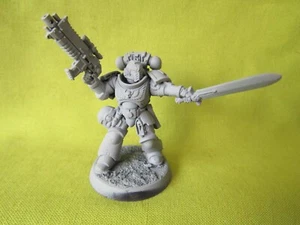 A11 WARHAMMER 40K SPACE MARINES WHITE SCARS ARMY - LIEUTENANT UNDERCOATED - Picture 1 of 2