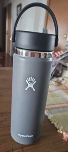 Botella de boca ancha Hydro Flask con tapa flexible piedra gris 20 onzas 591 ml - Imagen 1 de 8