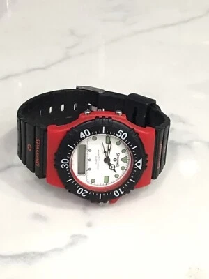 Raro Reloj 'SPALDING' 50 metros W.R Diver Fecha con Bisel Giratorio Rojo Negro Foto 1 de 4