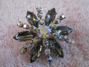 Vintage Silver Tone and Rhinestone Round Flower Pin Brooch - Picture 1 of 3