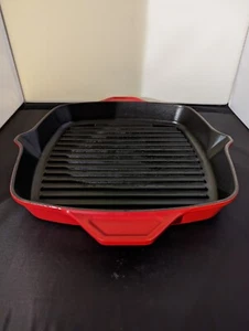 RED ENAMELED CAST IRON SQUARE GRILL SKILLET W 2 SPOUTS MADE IN FRANCE Pre-Owned - Picture 1 of 3