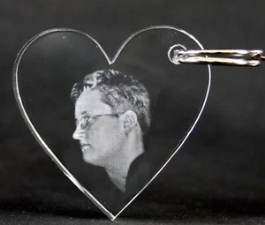 Herz Schlüsselanhänger Acryl mit Wunsch Gravur Foto Logo Motiv Portrait Baby - Bild 1 von 4
