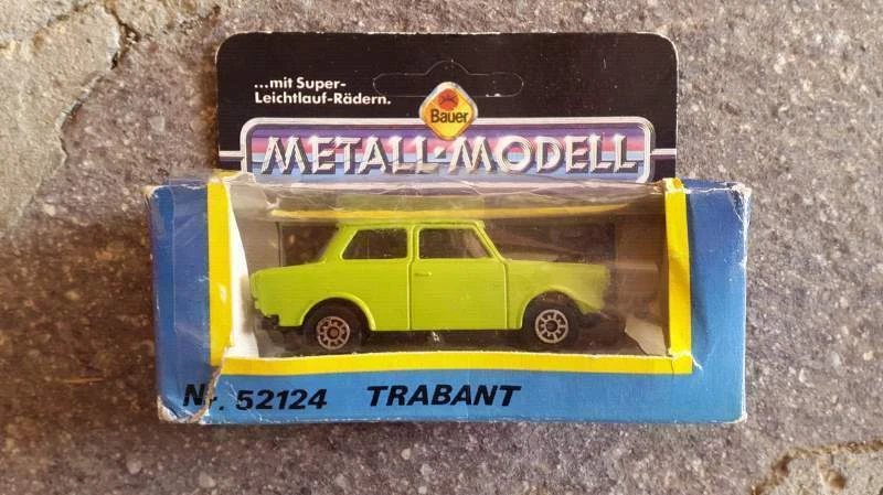 TRABANT 601 METALL MODELL BAUER - VERDE PISELLO - N° 52124 - SCALA 1/43 VINTAGE - Immagine 1 di 4