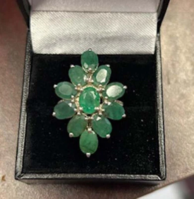 natural 6.09 ct emerald ring - Image 1 of 4