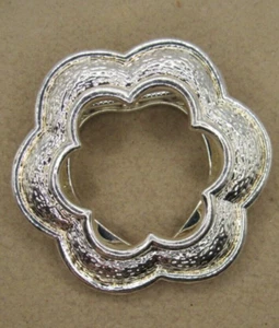 Vintage Silver Tone Round Scallop Edge Scarf Clip 1.5" - Picture 1 of 2