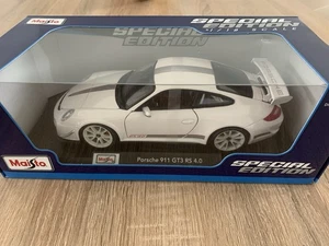 Maisto Porsche 911 GT3 RS 4.0 White Diecast Special Edition 1/18 Scale - Picture 1 of 9