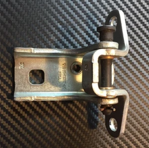 Ford Mondeo (1999) Rear Door Hinge: 1272846 / 93BB-F22807-AK - Picture 1 of 3